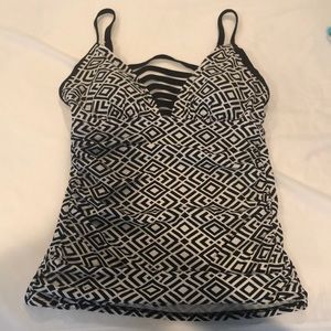 Black/white swim top